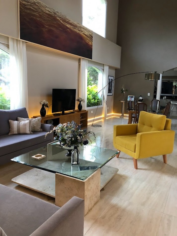 Imponente casa en venta en Mar de las Pampas Calidad y excelencia.