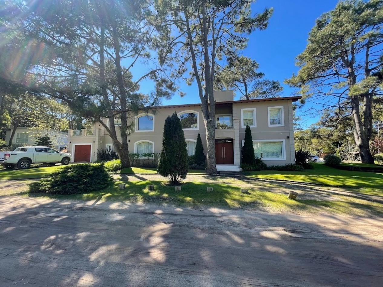 Imponente casa en venta en Mar de las Pampas Calidad y excelencia.