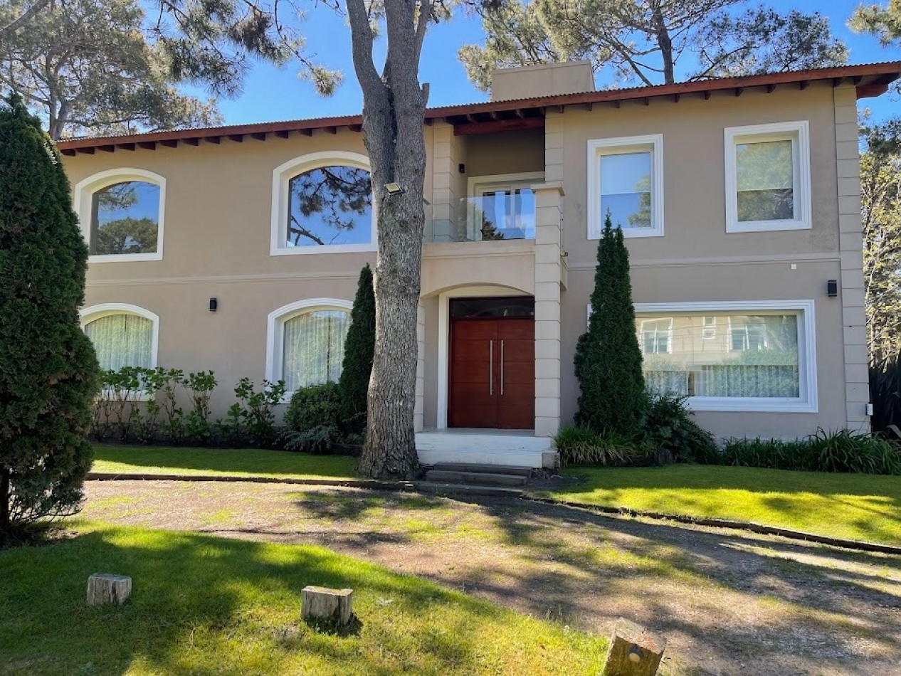 Imponente casa en venta en Mar de las Pampas Calidad y excelencia.