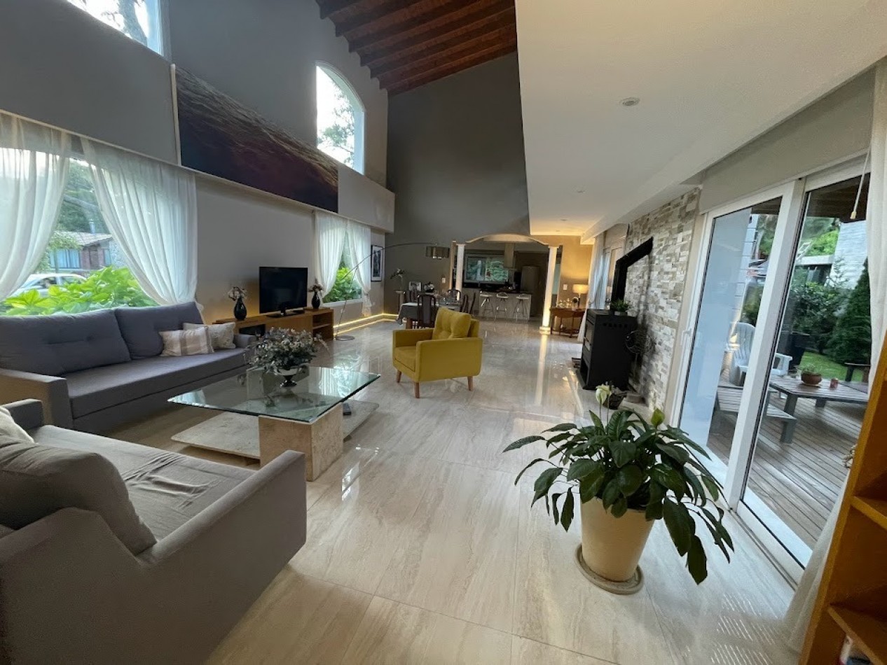 Imponente casa en venta en Mar de las Pampas Calidad y excelencia.