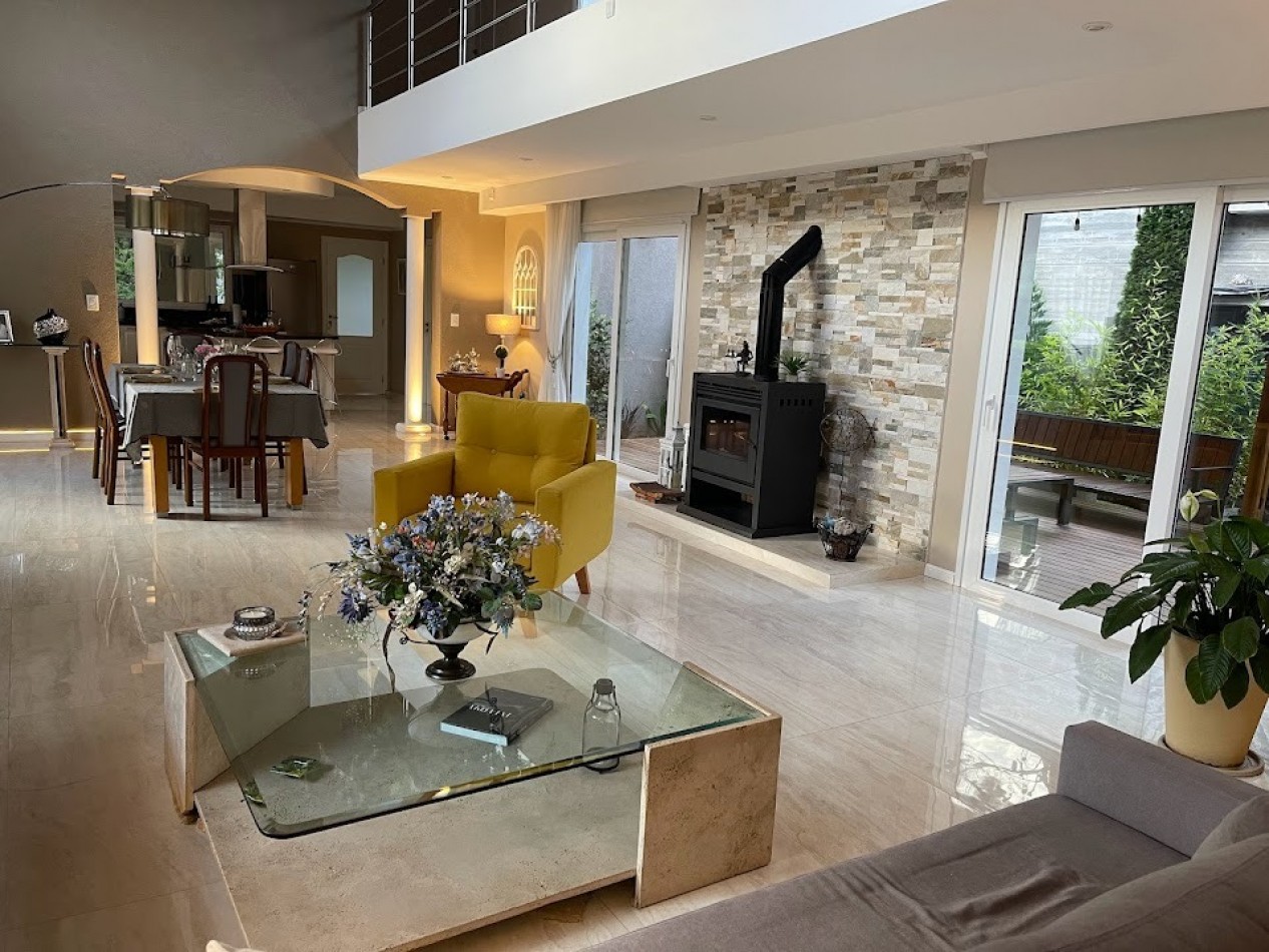 Imponente casa en venta en Mar de las Pampas Calidad y excelencia.