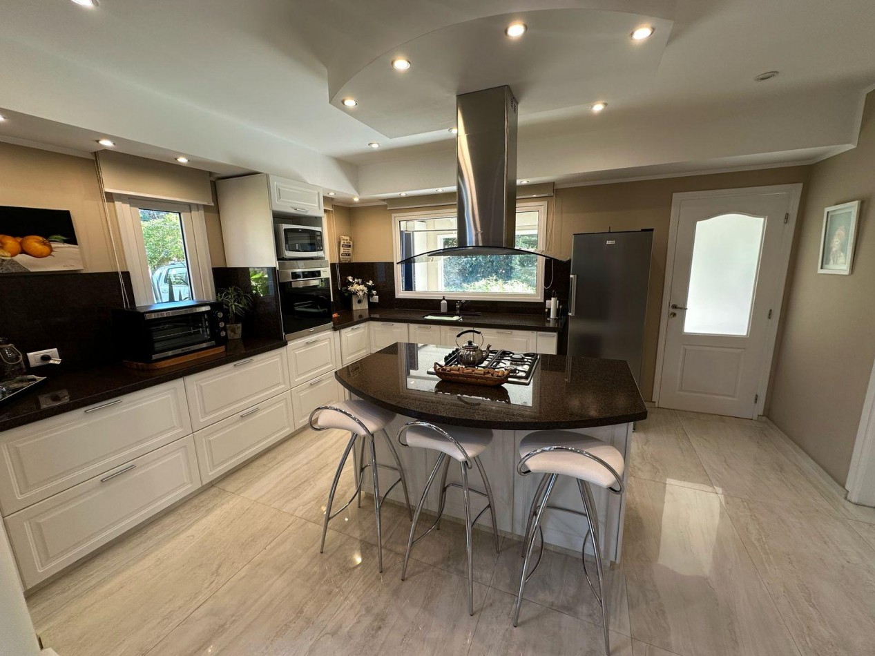 Imponente casa en venta en Mar de las Pampas Calidad y excelencia.