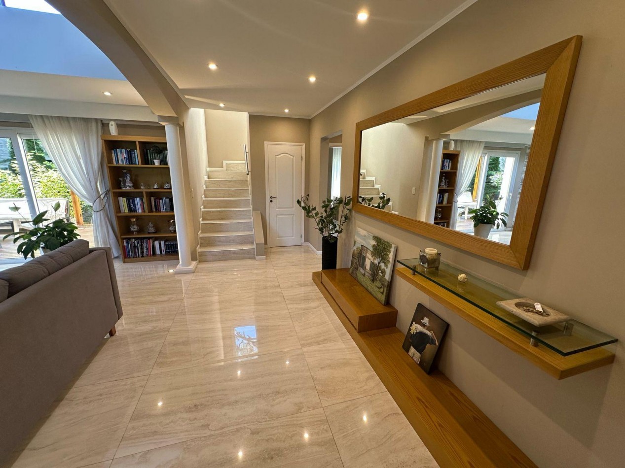 Imponente casa en venta en Mar de las Pampas Calidad y excelencia.