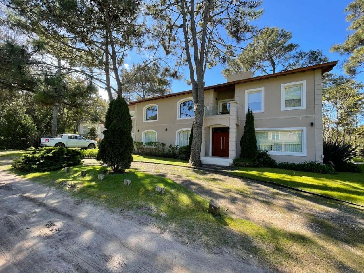 Imponente casa en venta en Mar de las Pampas Calidad y excelencia.
