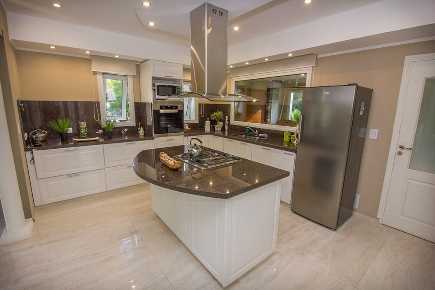 Imponente casa en venta en Mar de las Pampas Calidad y excelencia.